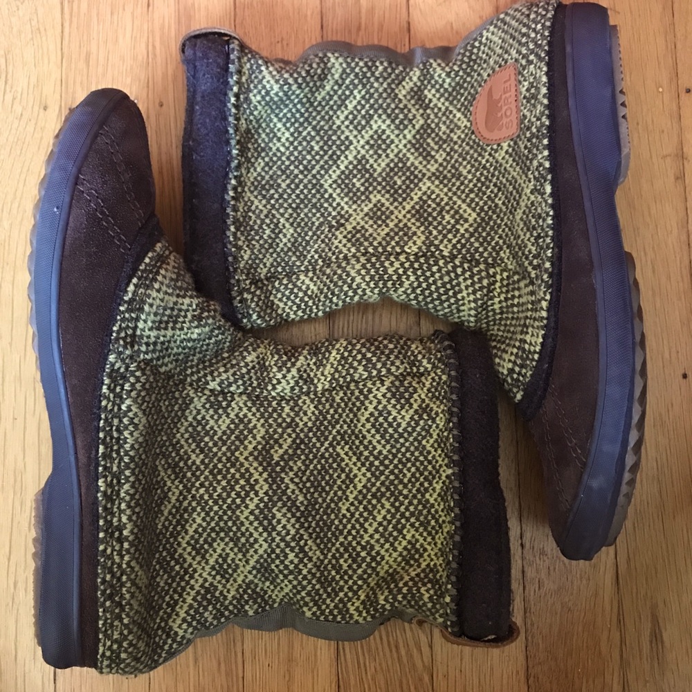 Size 11, Sorel tremblant. Booties, yellow and brown